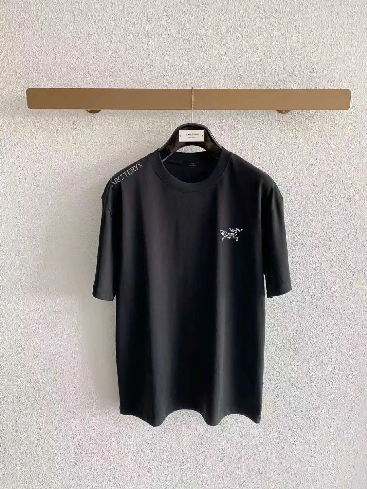 Arc’ter/ logo New Arrival ， ， ， ， T Same Style。 :Black White Blue Gray Size:S（90-130 ） M（125-140 ） L（135-160 ） XL（160-180 ） XXL（180 ）
